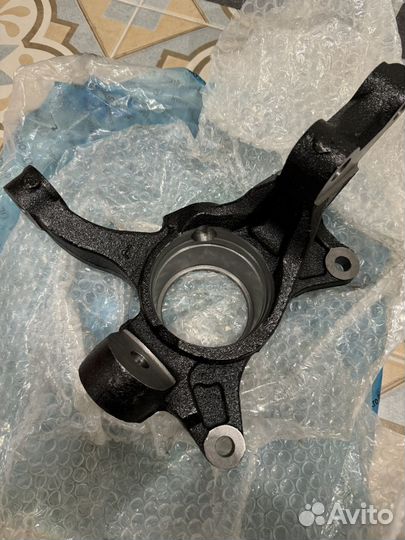 Кулак поворотный тайота камри camry 2011-2018