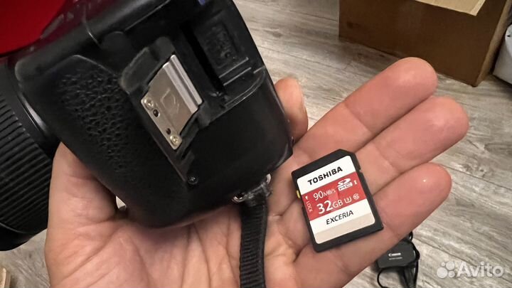 Зеркальный фотоаппарат canon 550d обьектив 18-55