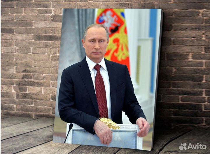 Портрет Путина на холсте