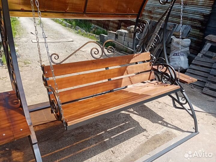 Качели с подлокотниками