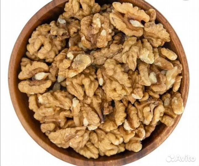 Орех грецкий бабочка