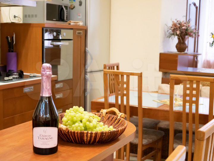 4-к. квартира, 130 м², 1/4 эт.