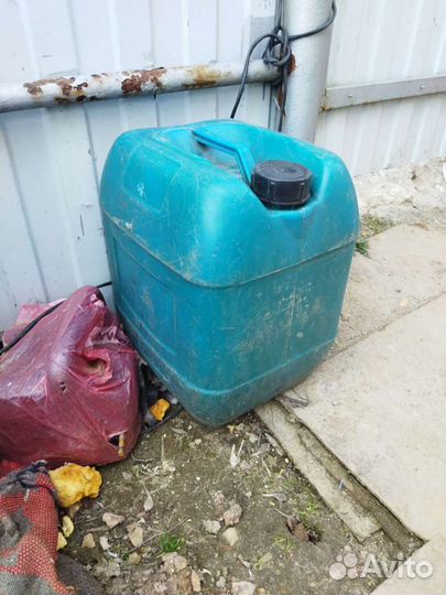 Канистра для бензина пластиковая