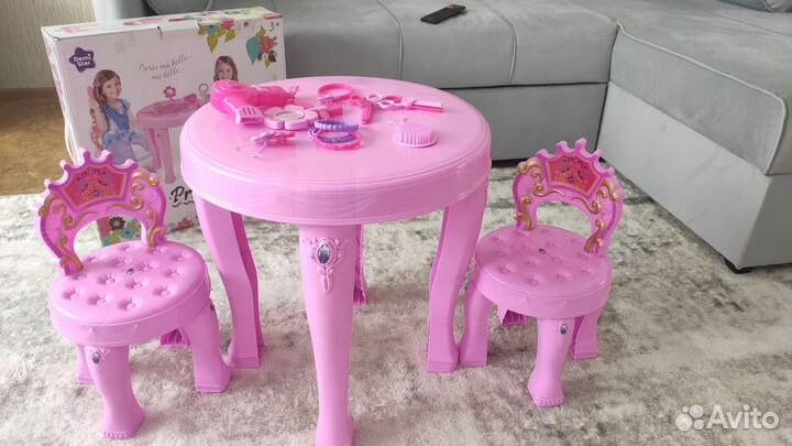 Детский туалетный столик