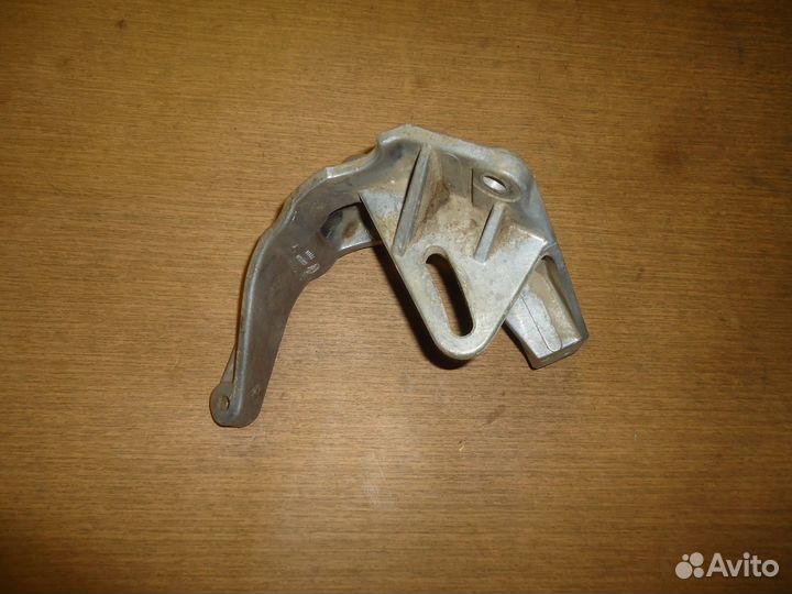 4612520 кронштейн гур Chrysler Voyager 3 (96-01)