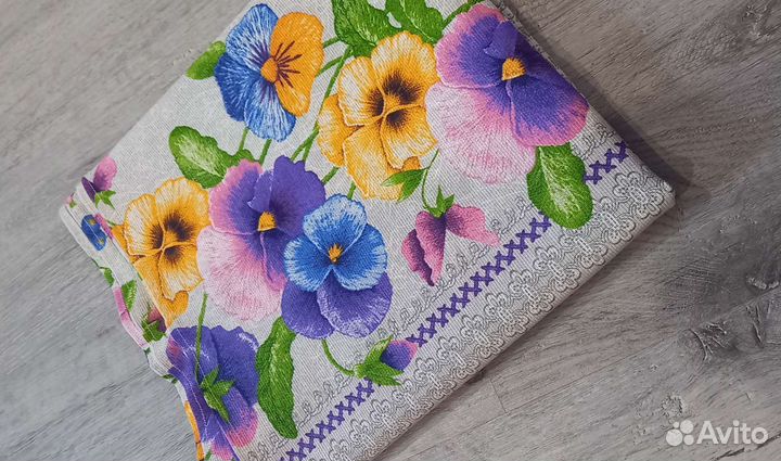 Льняная скатерть новая в клетку