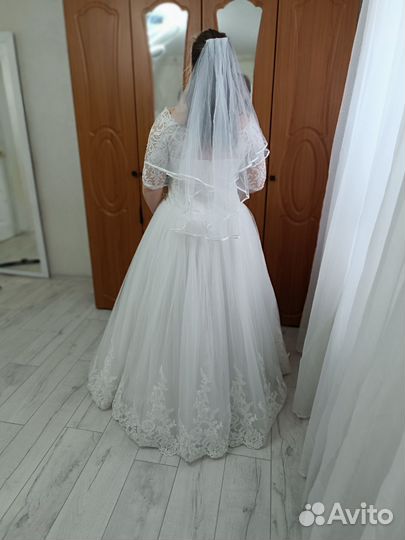 Свадебное платье 48 50 бу