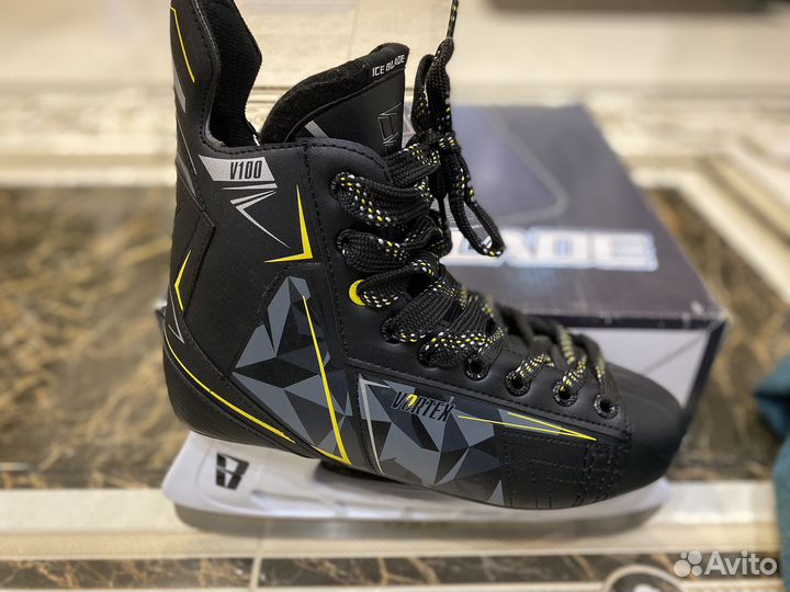 Коньки хоккейные