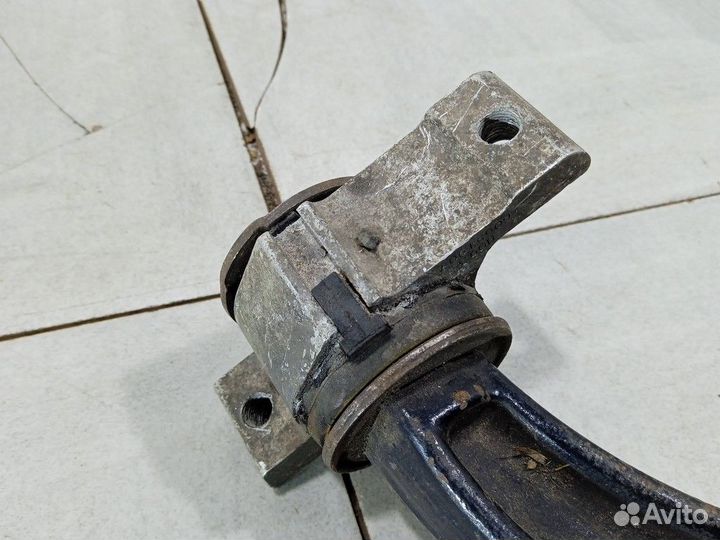 Рычаг передний правый нижний