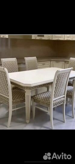 Стол и стулья