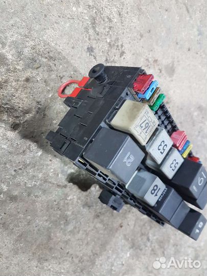 Блок предохранителей Volkswagen Passat B3