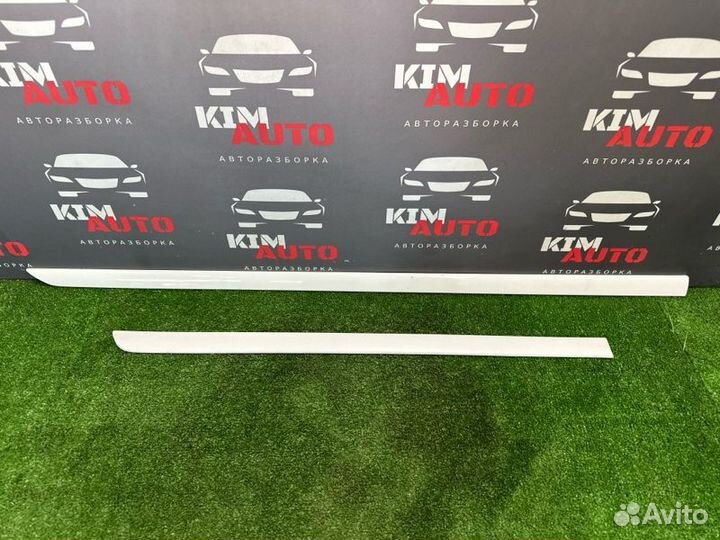 Молдинг двери правый Skoda Rapid 1.6 cwva 2016
