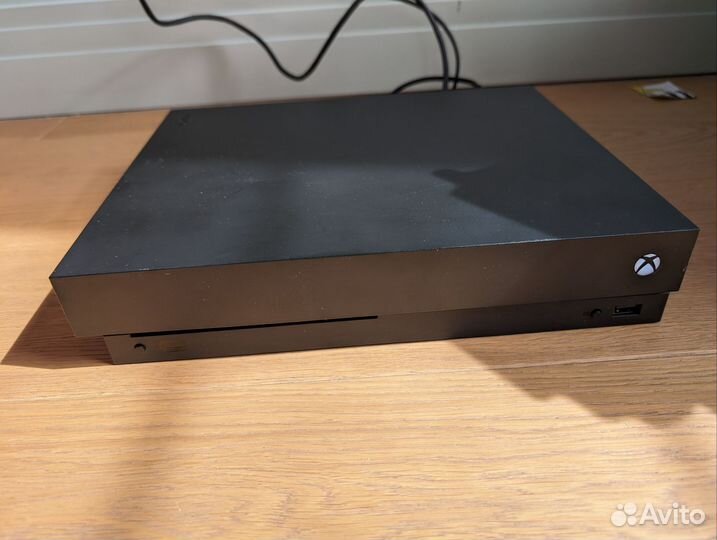 Приставка Xbox one x