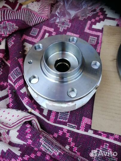 Продам передние ступицы Фольксваген polo