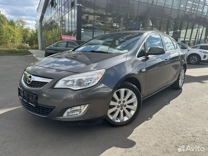 Opel Astra, 2011