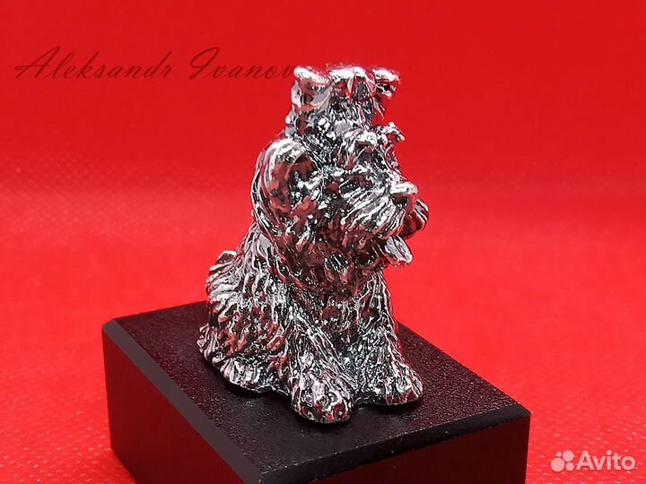Статуэтка собачка, фигурка на подставке из