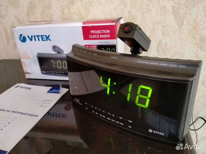 Электронные часы с радио и проэктором времени