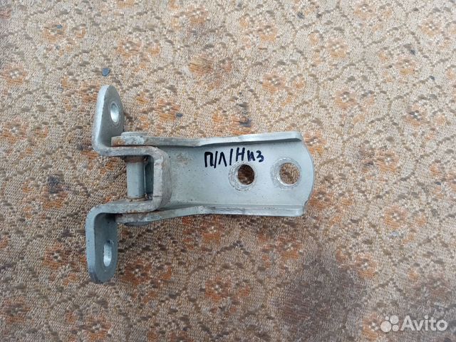 Петля двери на Тойота Авенсис 2002г