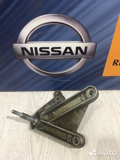 Кронштейн опора крепления кпп коробки передач Niss