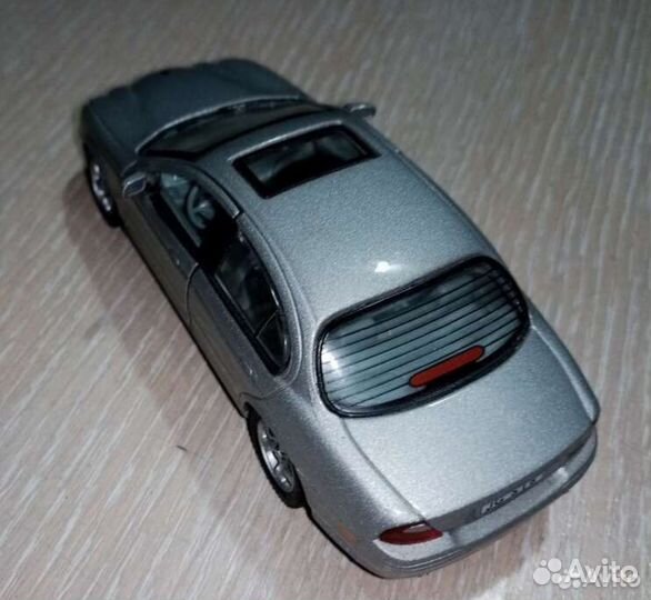 Модель Jaguar S-Type М 1/43