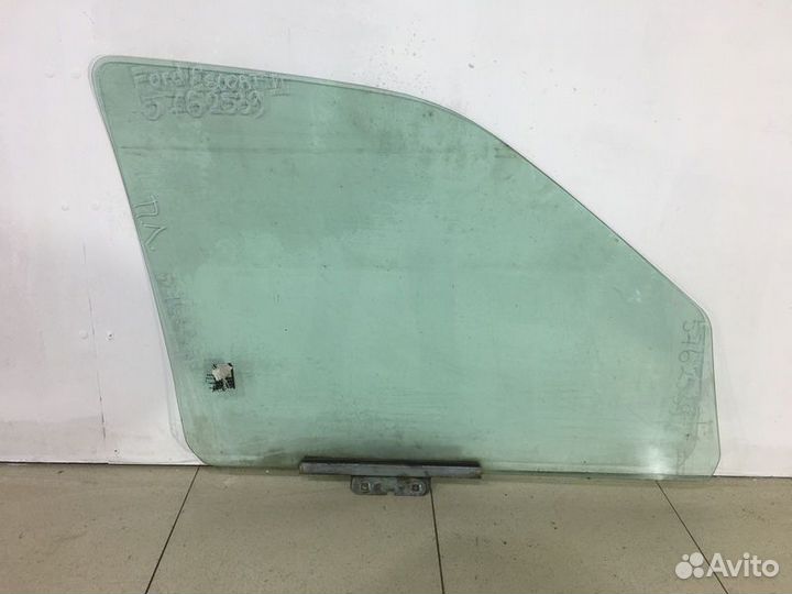 Стекло передней левой двери