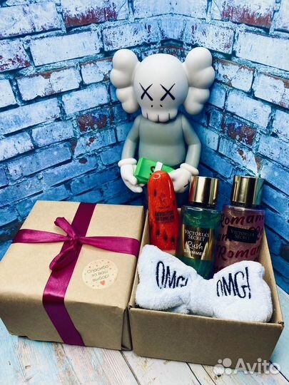 Набор подарочный с косметикой и украшениями