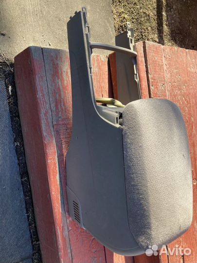 Бордачек между сидений