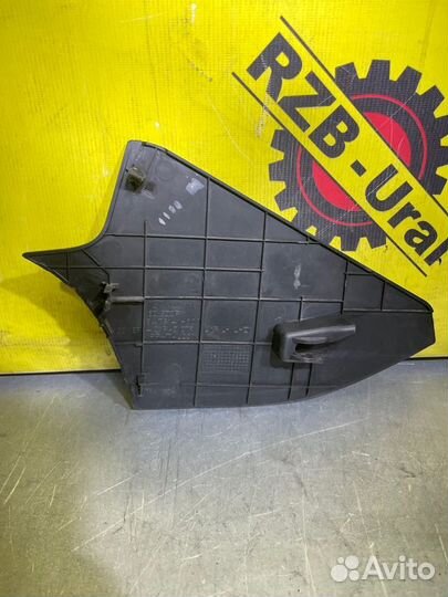 Накладка центральной консоли передняя правая Kia