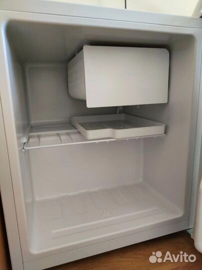 Холодильник маленький с морозилкой