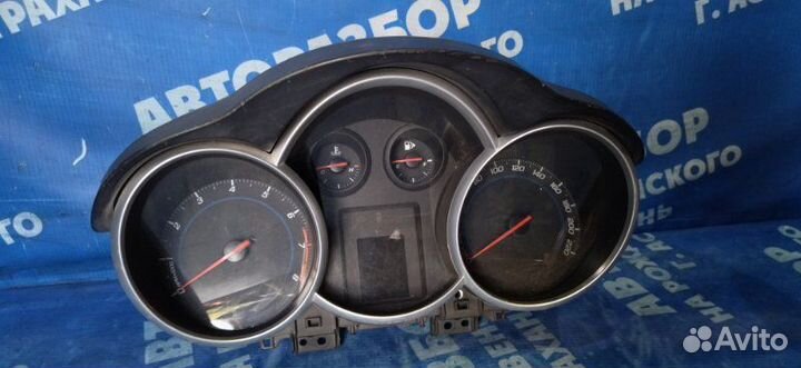 Панель приборов Chevrolet Cruze седан Z18XER 2011
