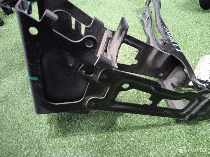 Кронштейн фары правый Bmw 320D F30 N47D20C 2012