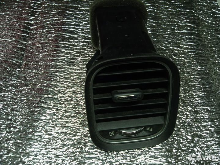 Дефлектор воздуховода правый dodge charger LD