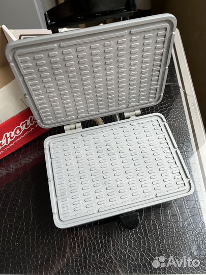 Вафельница электрическая