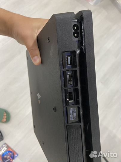 PS4 slim 500gb. 2 диска + 2 игры. 1 геймпад