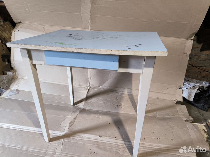 Продам стол с ящиком