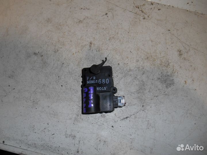 Моторчик заслонки печки MB813680 Mitsubishi Galant