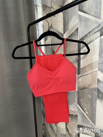 Фитнес костюмы новые