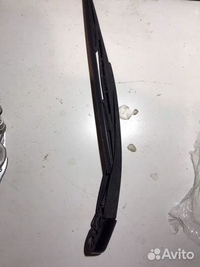 Поводок заднего стеклоочистителя задний Nissan