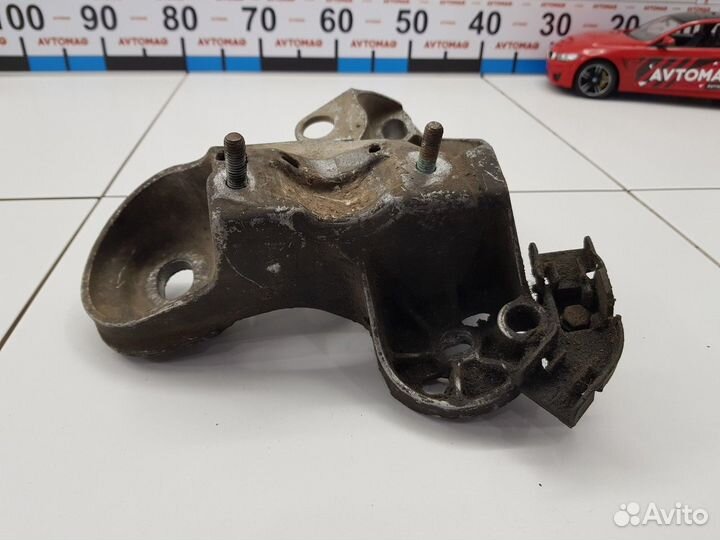 Кронштейн опоры двигателя правый (Audi A4)
