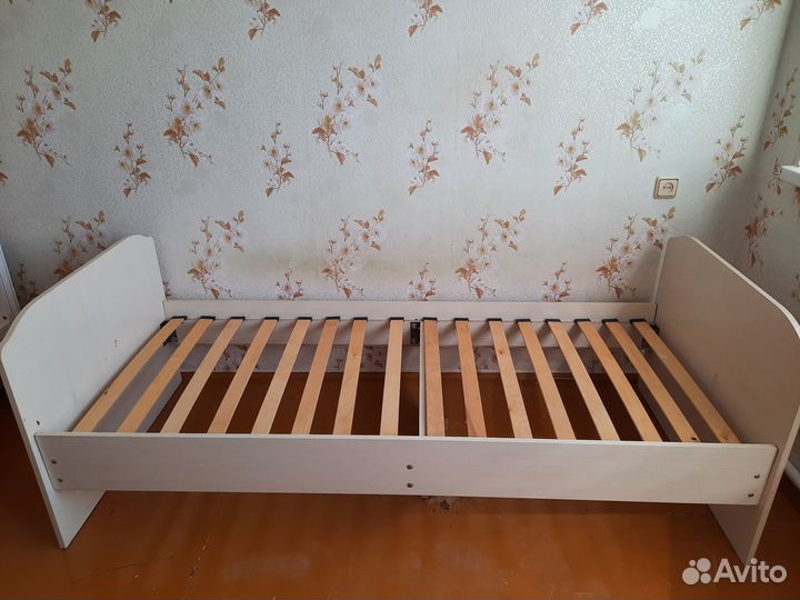 Продаю односпальную кровать
