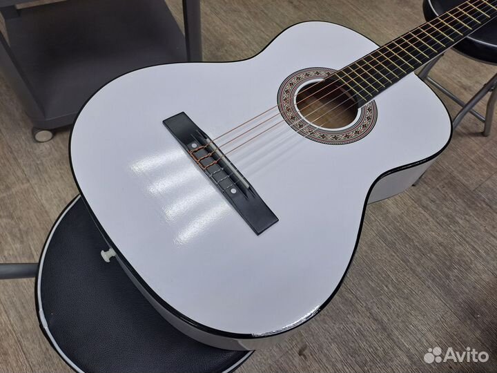 Гитара классическая белая полноразмерная