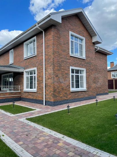 Коттедж 300,8 м² на участке 29,5 сот.