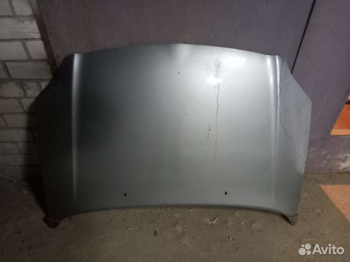 Капот на toyota avensis 250