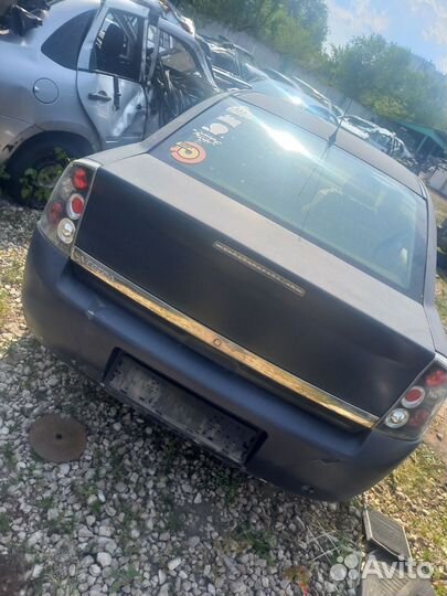 В полном разборе Opel Vectra 2008 седан