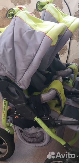 Двухместная коляска