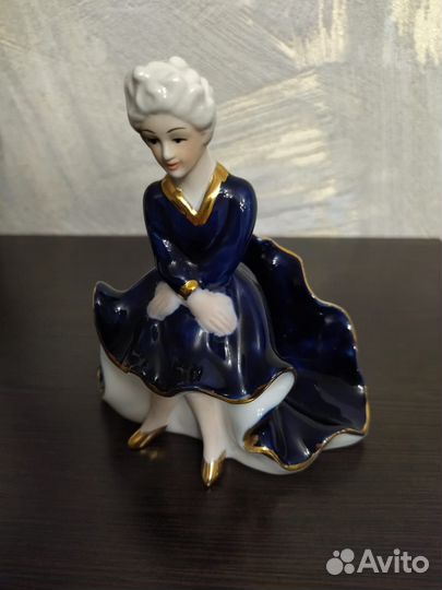 Фарфоровая статуэтка салфетница