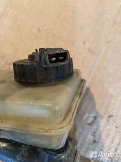 Главный тормозной цилиндр Audi 100