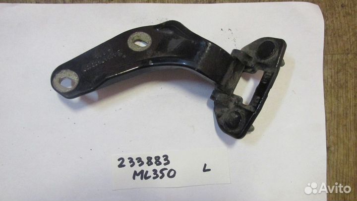 Петля крышки багажника левая