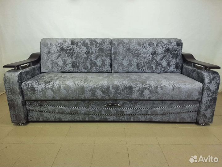 Диван на металлокаркасе