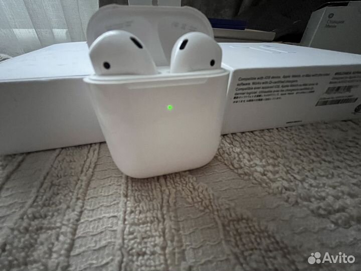 AirPods with Wireless Charging Case
